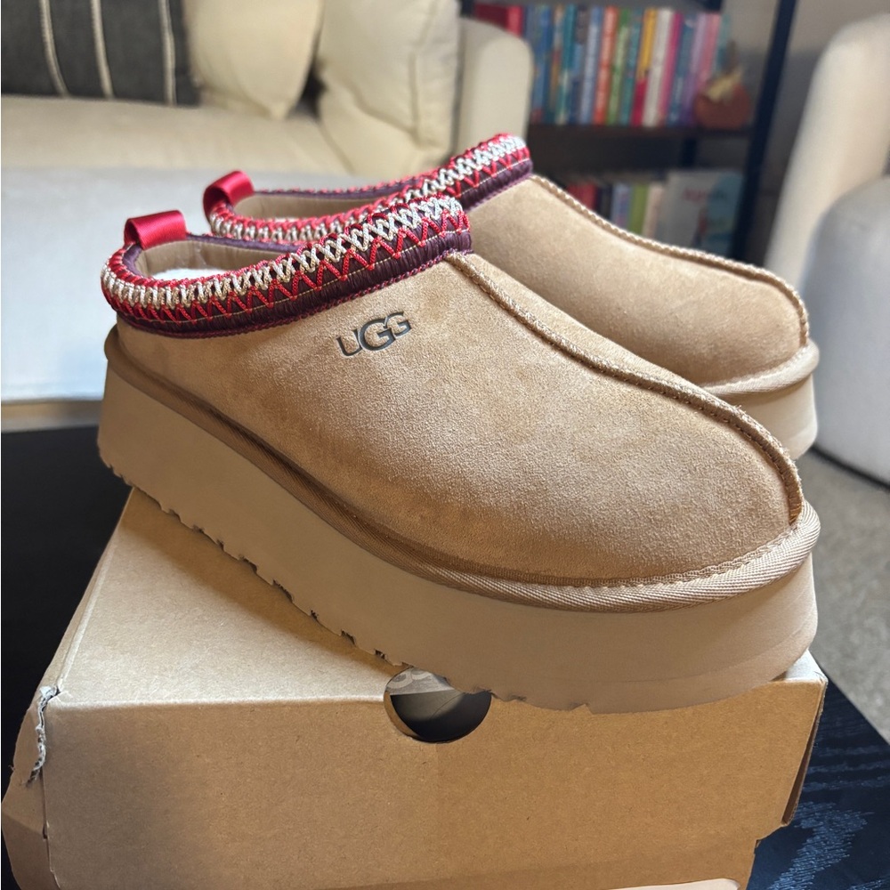 UGG Chestnut Tazz Slip-On Shoes *NEW* only tried on